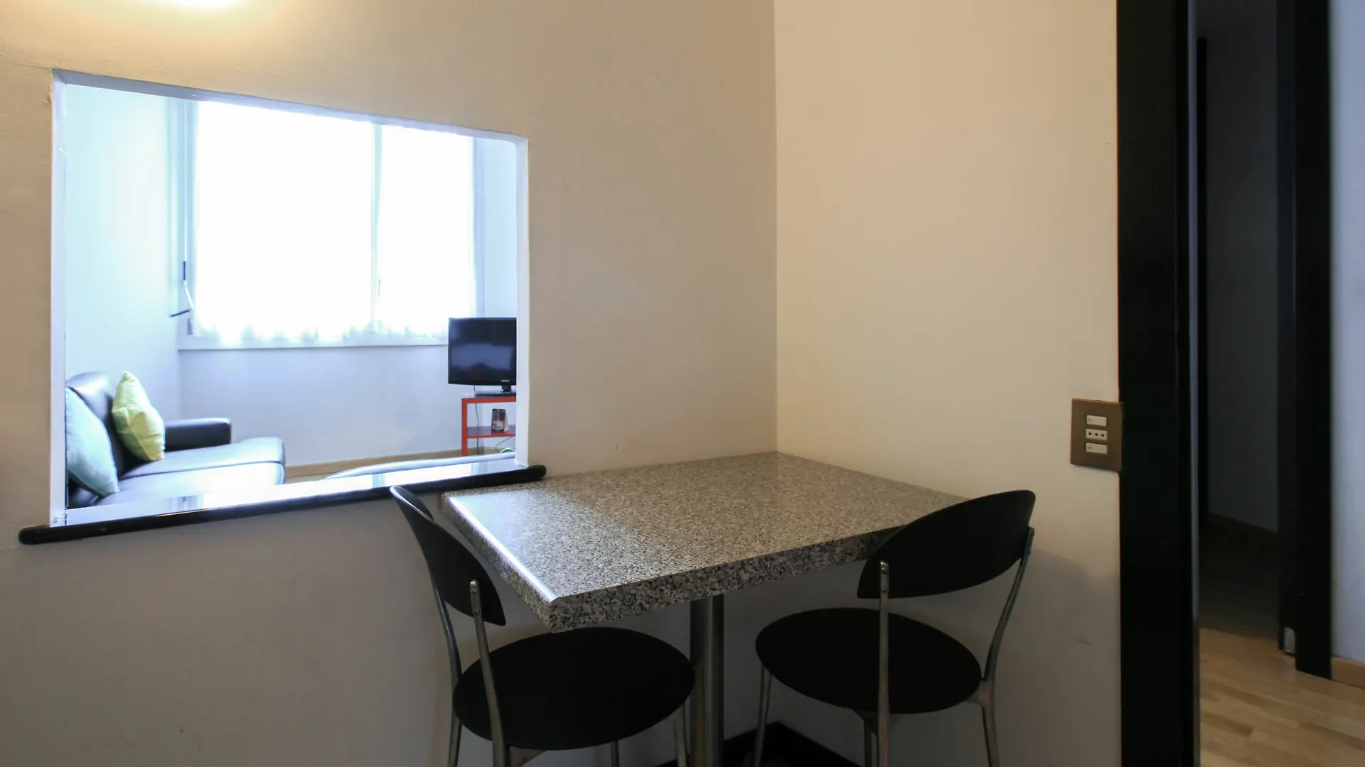 Vip'S Residence Milánó Apartman